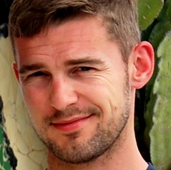 dr hab. TOMASZ TRZCIŃSKI